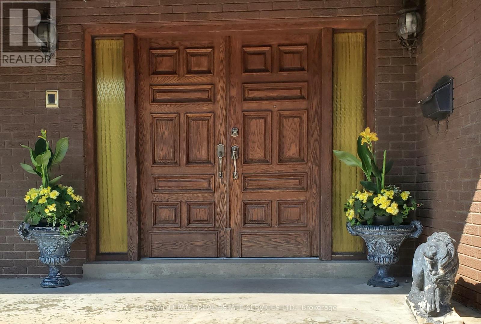 44 Wigwoss Drive, Vaughan, Ontario  L4L 2P8 - Photo 5 - N12598496