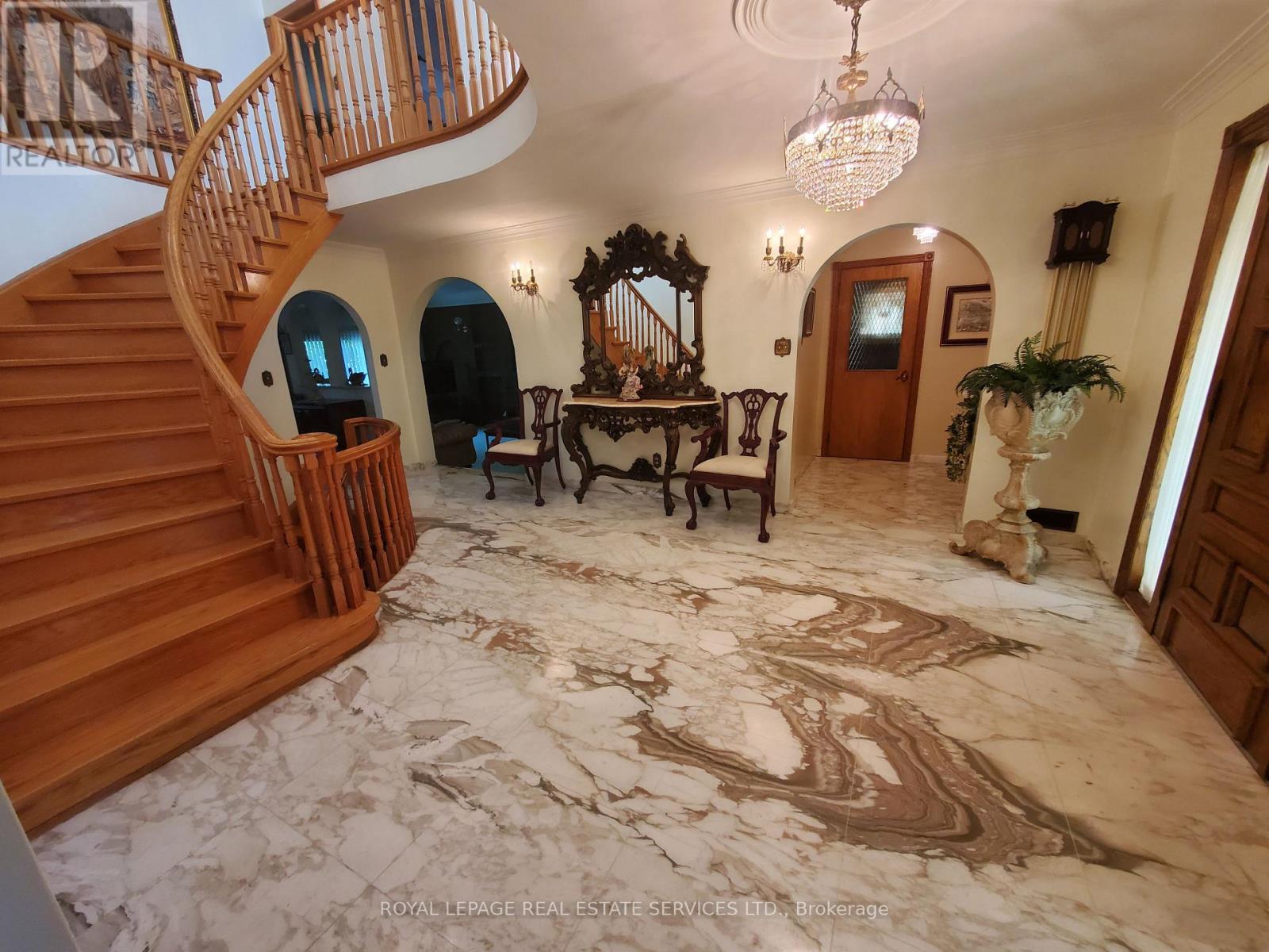 44 Wigwoss Drive, Vaughan, Ontario  L4L 2P8 - Photo 7 - N12598496