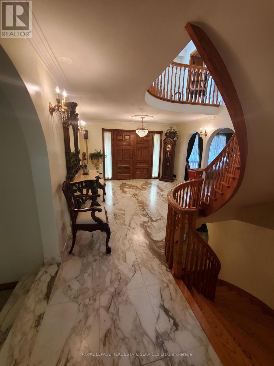 44 Wigwoss Drive, Vaughan, Ontario  L4L 2P8 - Photo 9 - N12598496