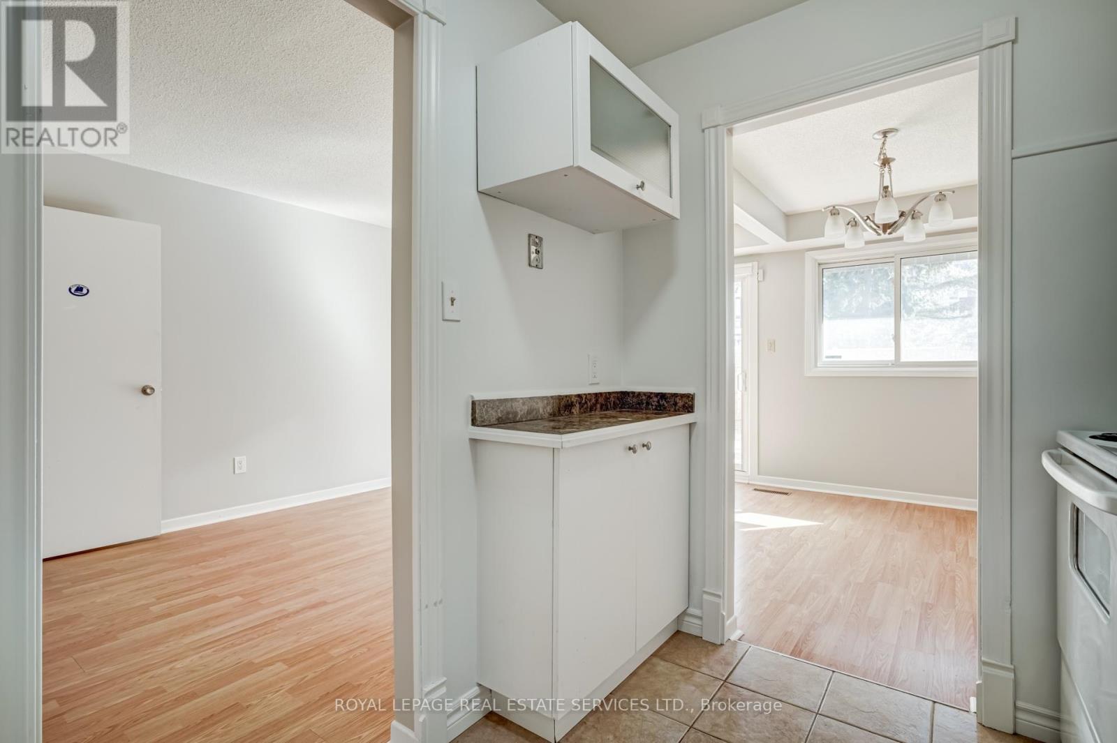 1 - 2411 Sovereign Street, Oakville, Ontario  L6L 1M1 - Photo 8 - W12594684