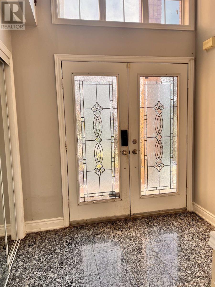 2 Southbend Drive S, Brampton (Snelgrove), Ontario  L7A 1J4 - Photo 4 - W12598498