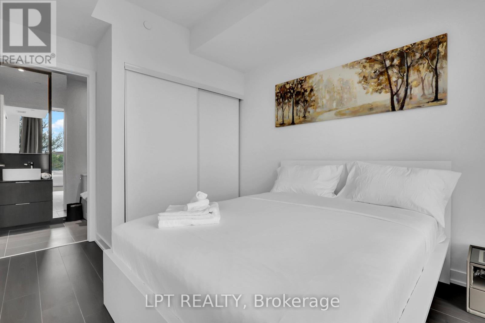 223 - 28 Ann Street, Mississauga, Ontario  L5G 0E1 - Photo 4 - W12598528