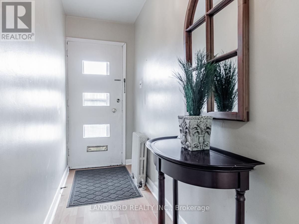 Main - 65 Fairfield Avenue, Toronto, Ontario  M8W 1R6 - Photo 10 - W12598566