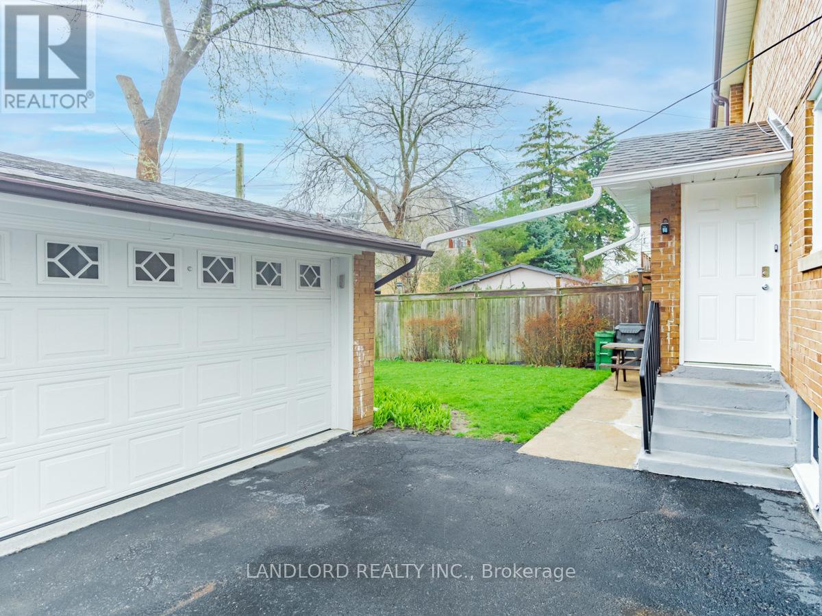 Main - 65 Fairfield Avenue, Toronto, Ontario  M8W 1R6 - Photo 12 - W12598566