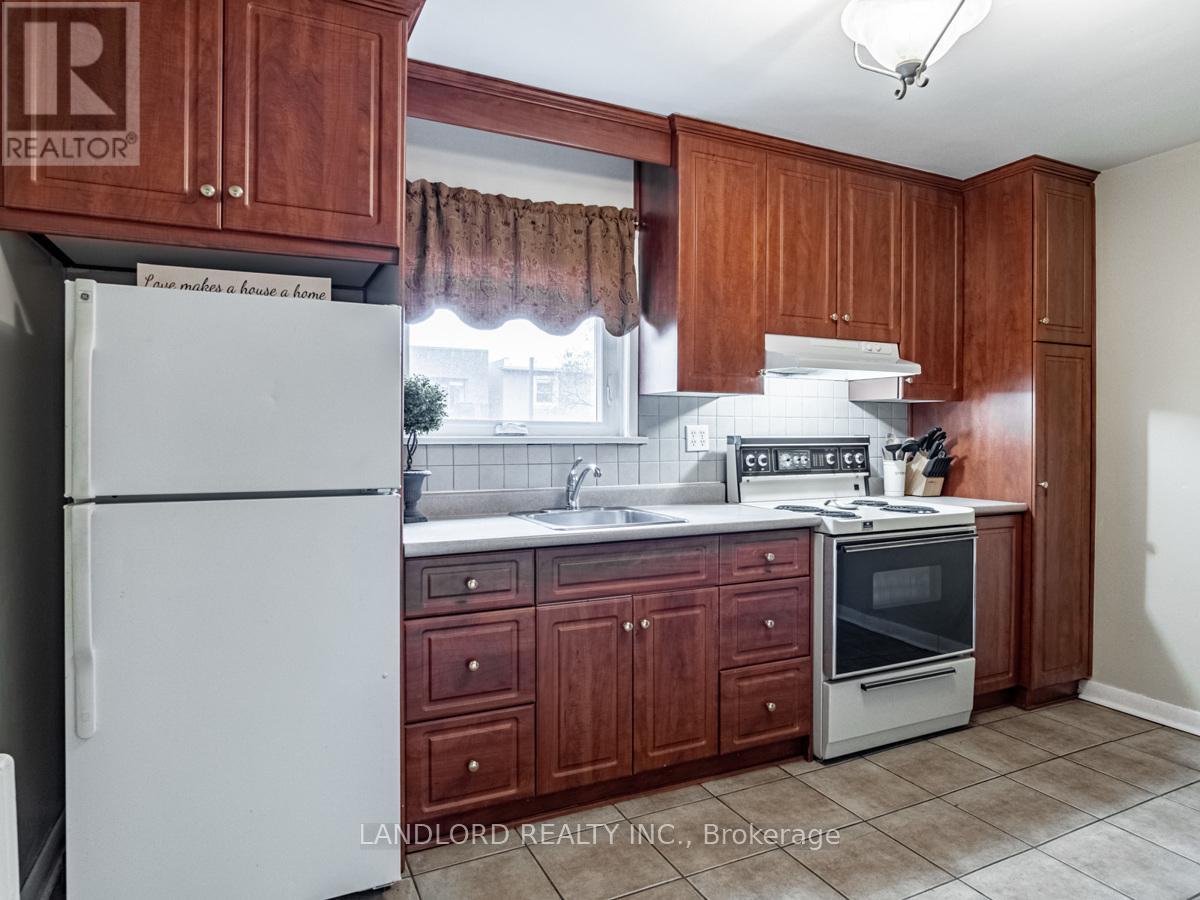 Main - 65 Fairfield Avenue, Toronto, Ontario  M8W 1R6 - Photo 5 - W12598566