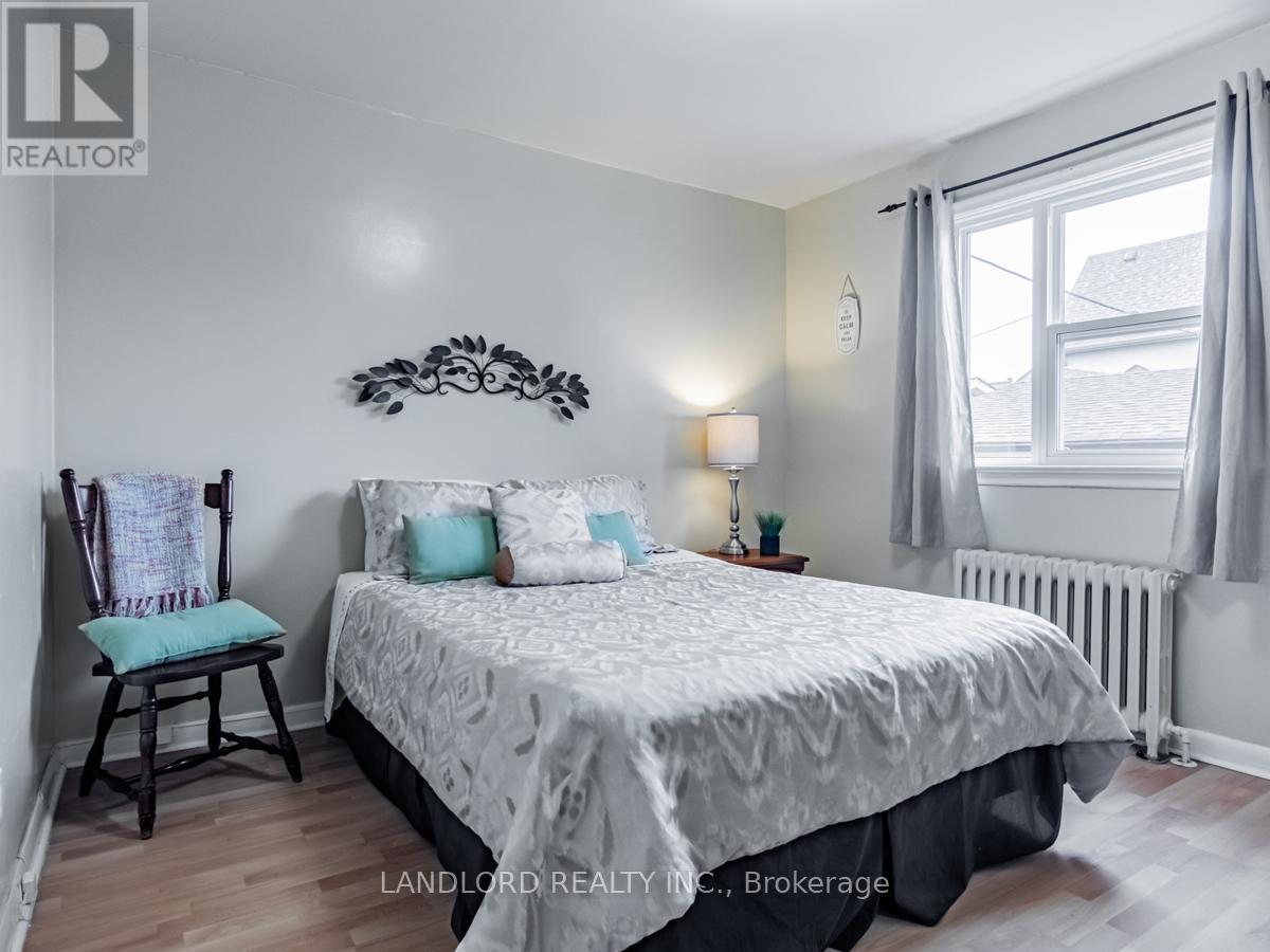 Main - 65 Fairfield Avenue, Toronto, Ontario  M8W 1R6 - Photo 7 - W12598566