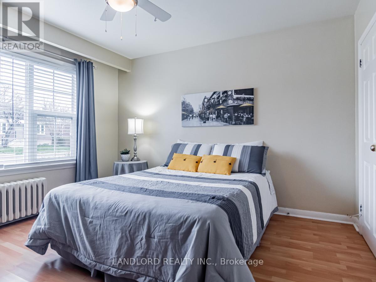 Main - 65 Fairfield Avenue, Toronto, Ontario  M8W 1R6 - Photo 8 - W12598566