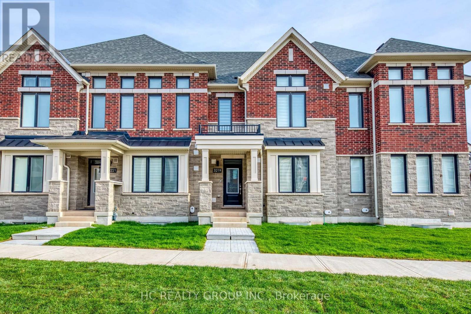 3219 Crystal Drive, Oakville, Ontario  L6M 5S8 - Photo 1 - W12598580