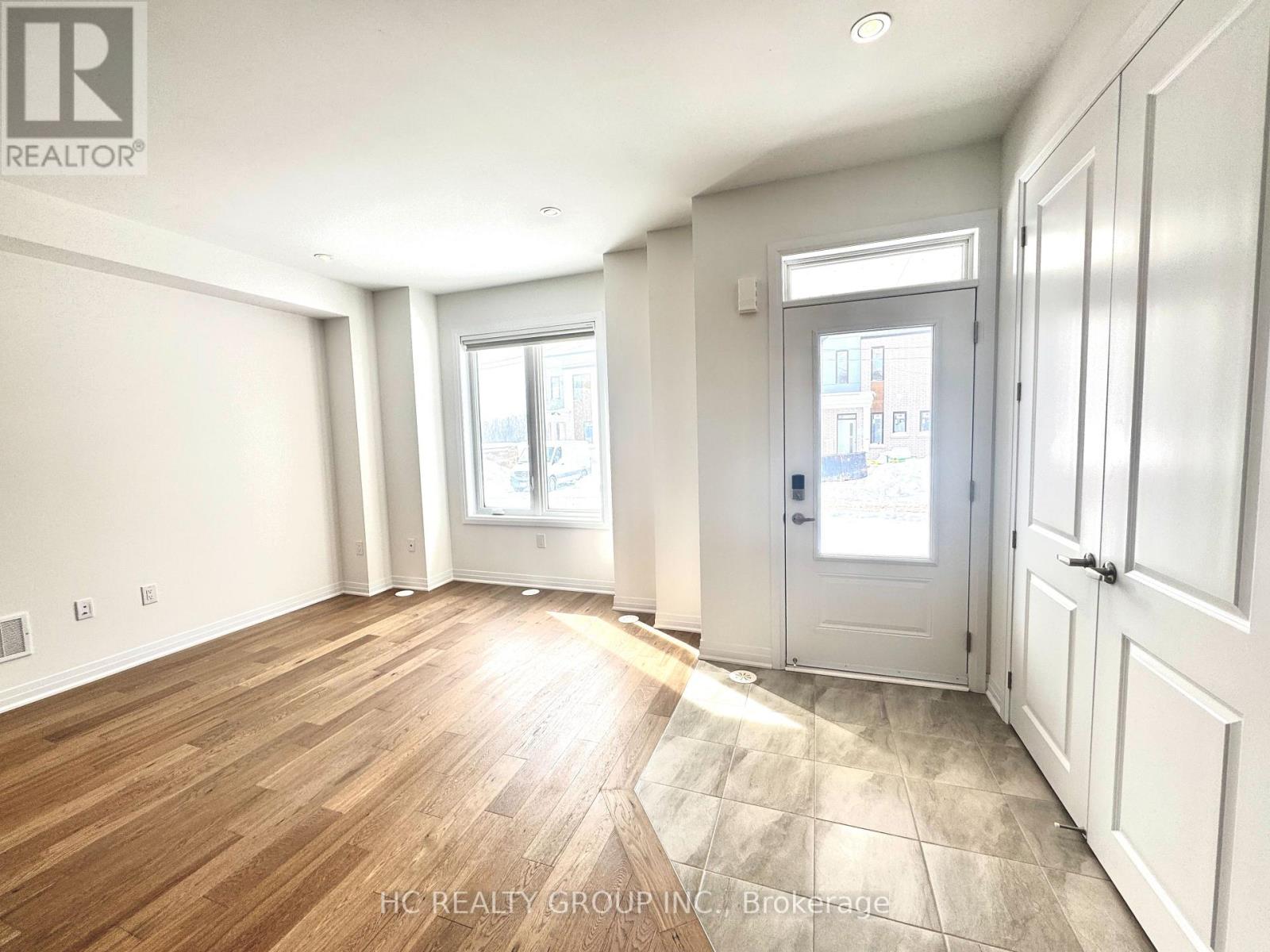 3219 Crystal Drive, Oakville, Ontario  L6M 5S8 - Photo 3 - W12598580