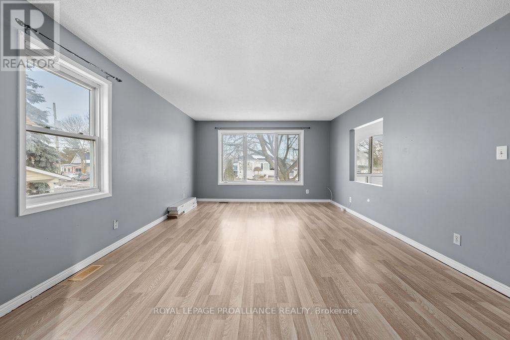 24 St Charles Street, Belleville, Ontario K8P 2V6 - Photo 10 - X12598806