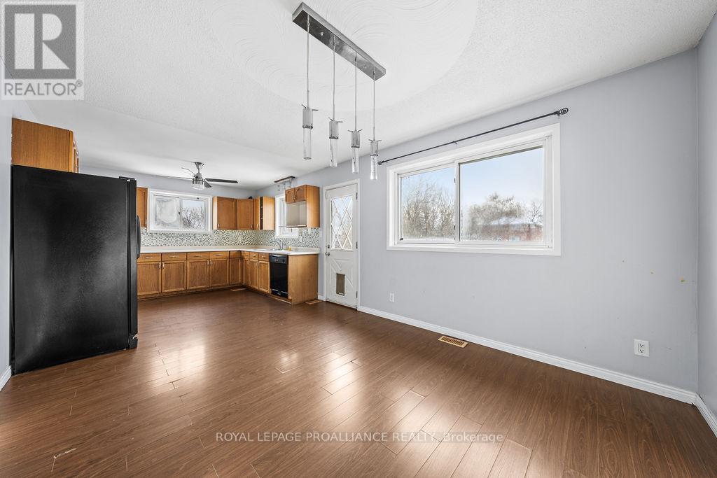 24 St Charles Street, Belleville, Ontario K8P 2V6 - Photo 16 - X12598806