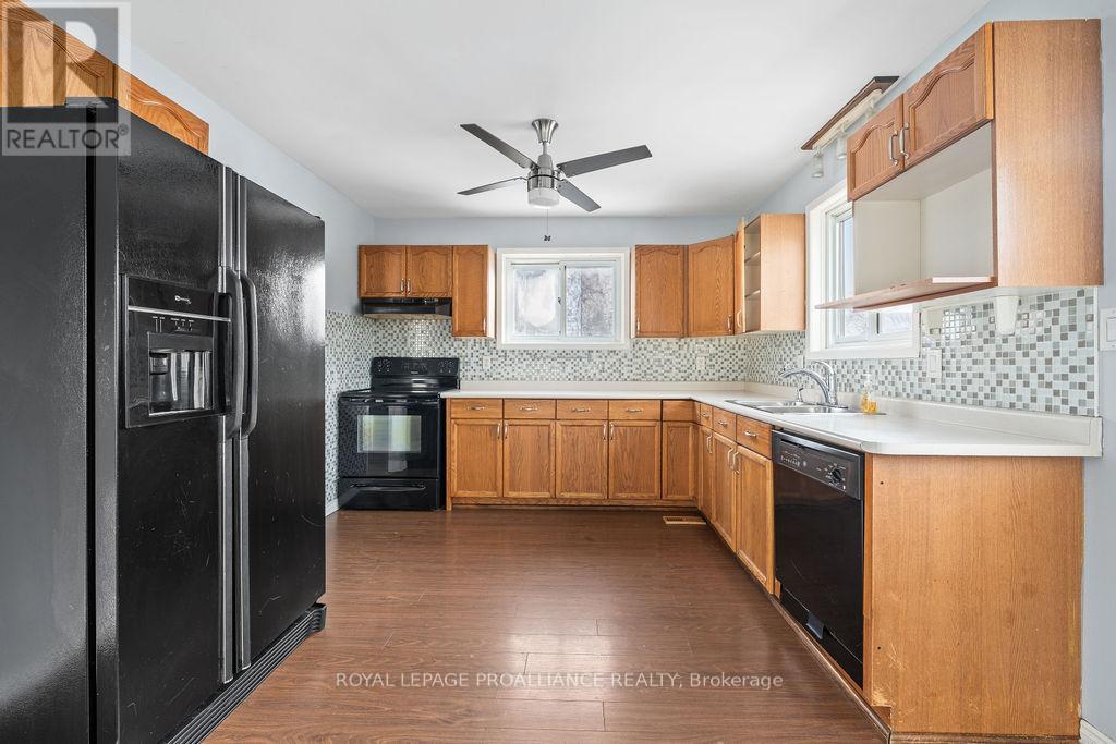 24 St Charles Street, Belleville, Ontario K8P 2V6 - Photo 22 - X12598806