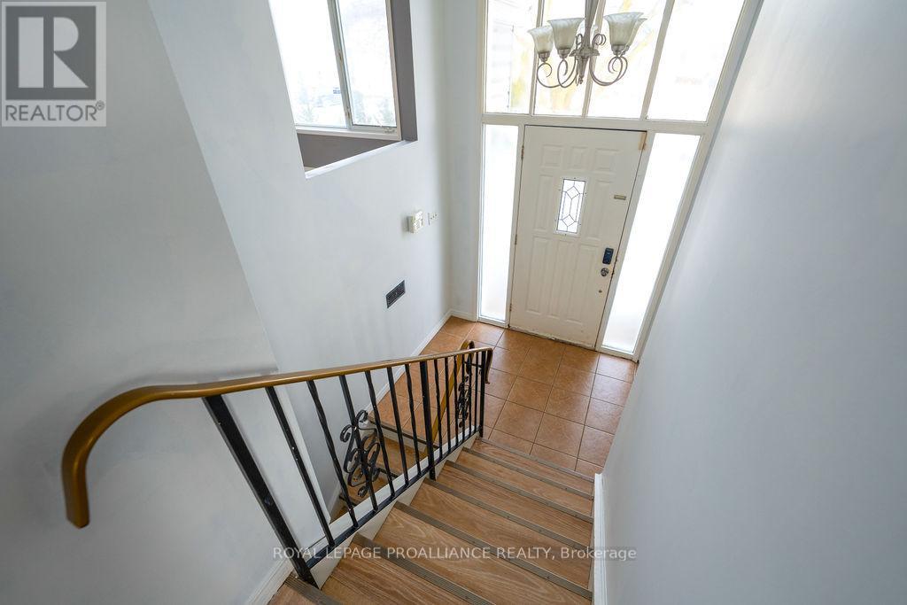 24 St Charles Street, Belleville, Ontario K8P 2V6 - Photo 7 - X12598806