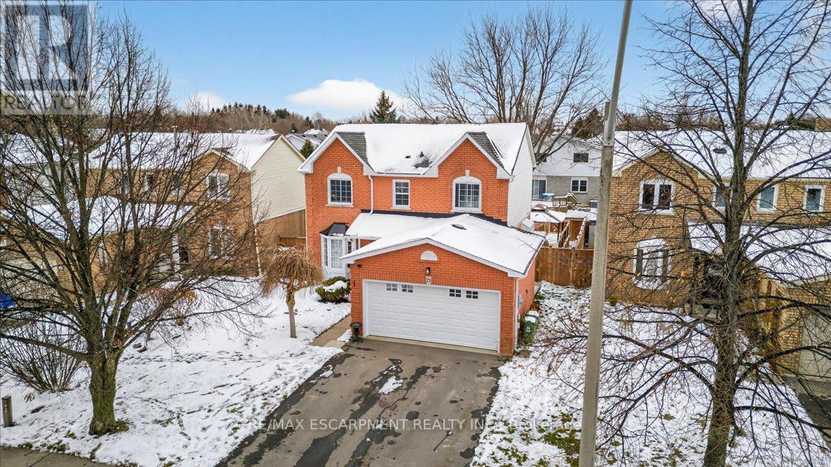 71 Royaledge Way, Hamilton, Ontario  L8B 0H4 - Photo 5 - X12598508