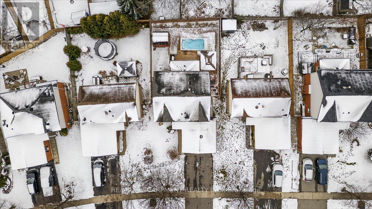 71 Royaledge Way, Hamilton, Ontario  L8B 0H4 - Photo 7 - X12598508