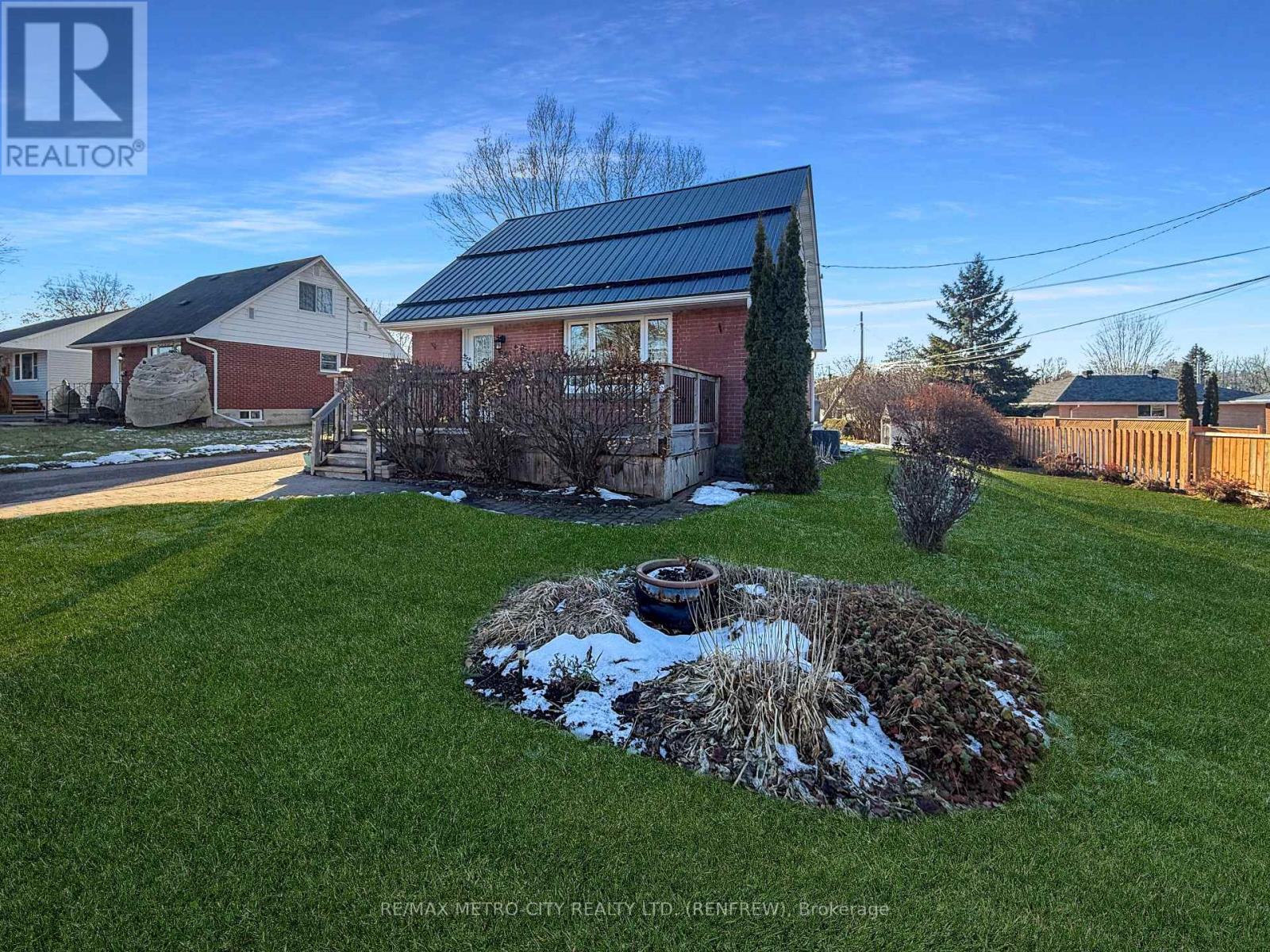 64 Mclean Street, Renfrew, Ontario  K7V 1A5 - Photo 2 - X12598750