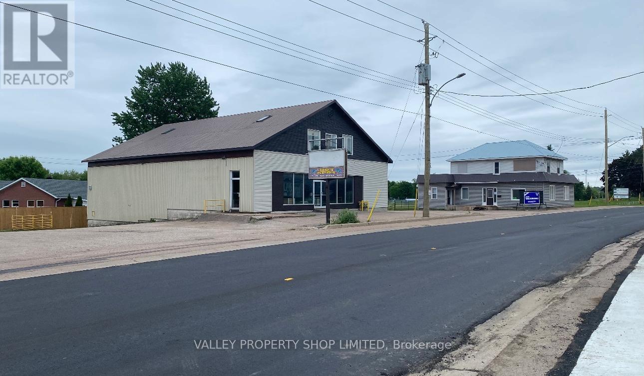 1043 Pembroke Street W, Pembroke, Ontario K8A 5R3 - Photo 3 - X12598752