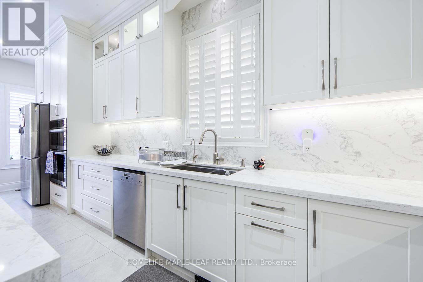 42 Foothills Crescent, Brampton, Ontario  L6P 4G9 - Photo 14 - W12595350