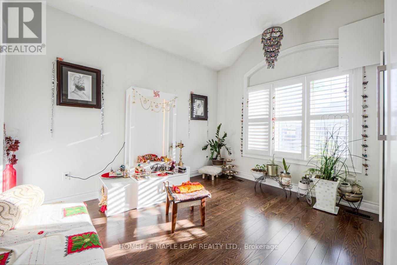 42 Foothills Crescent, Brampton, Ontario  L6P 4G9 - Photo 31 - W12595350