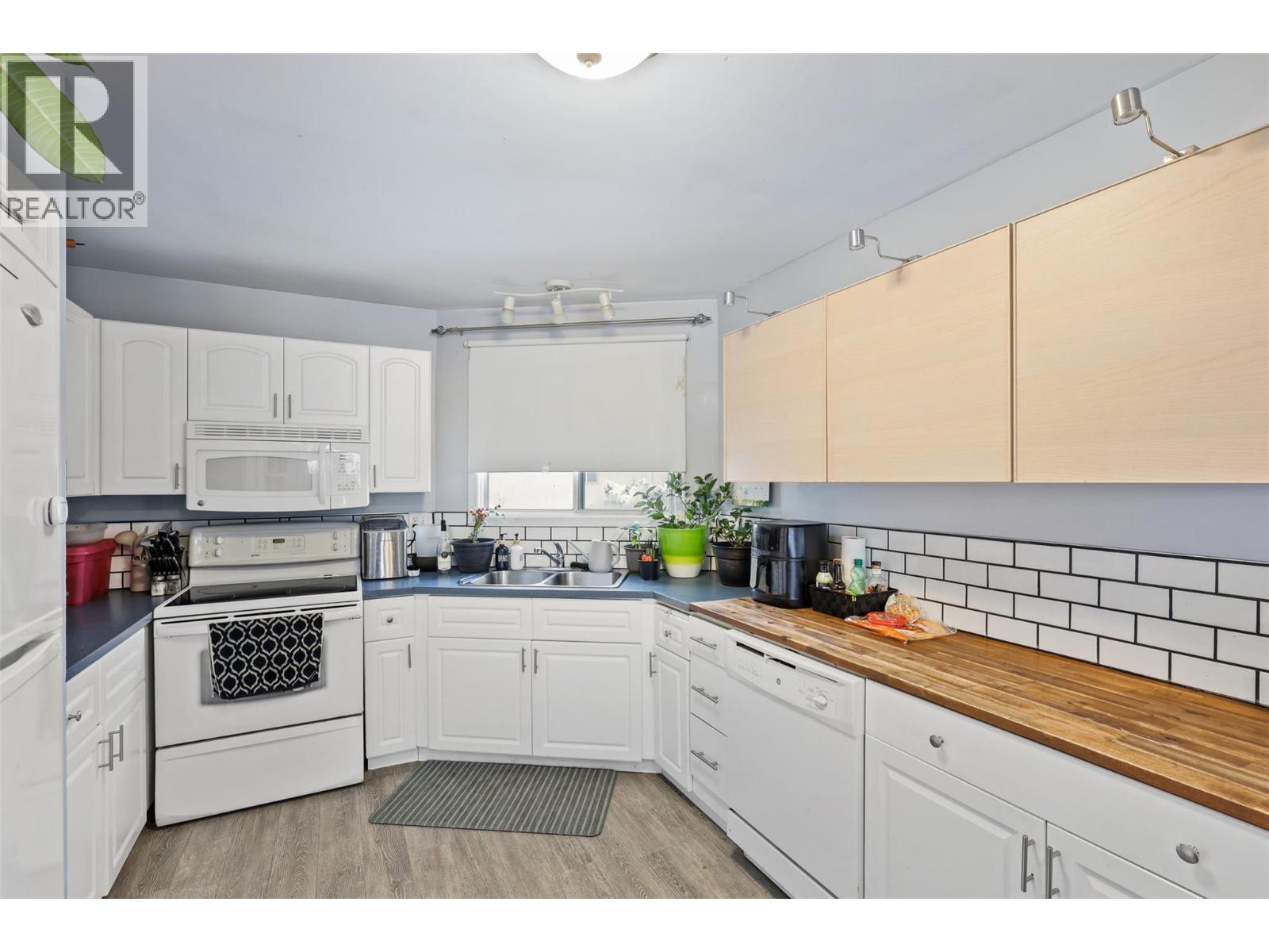 2667 Young Place, Kamloops, British Columbia  V2B 8A4 - Photo 5 - 10370409