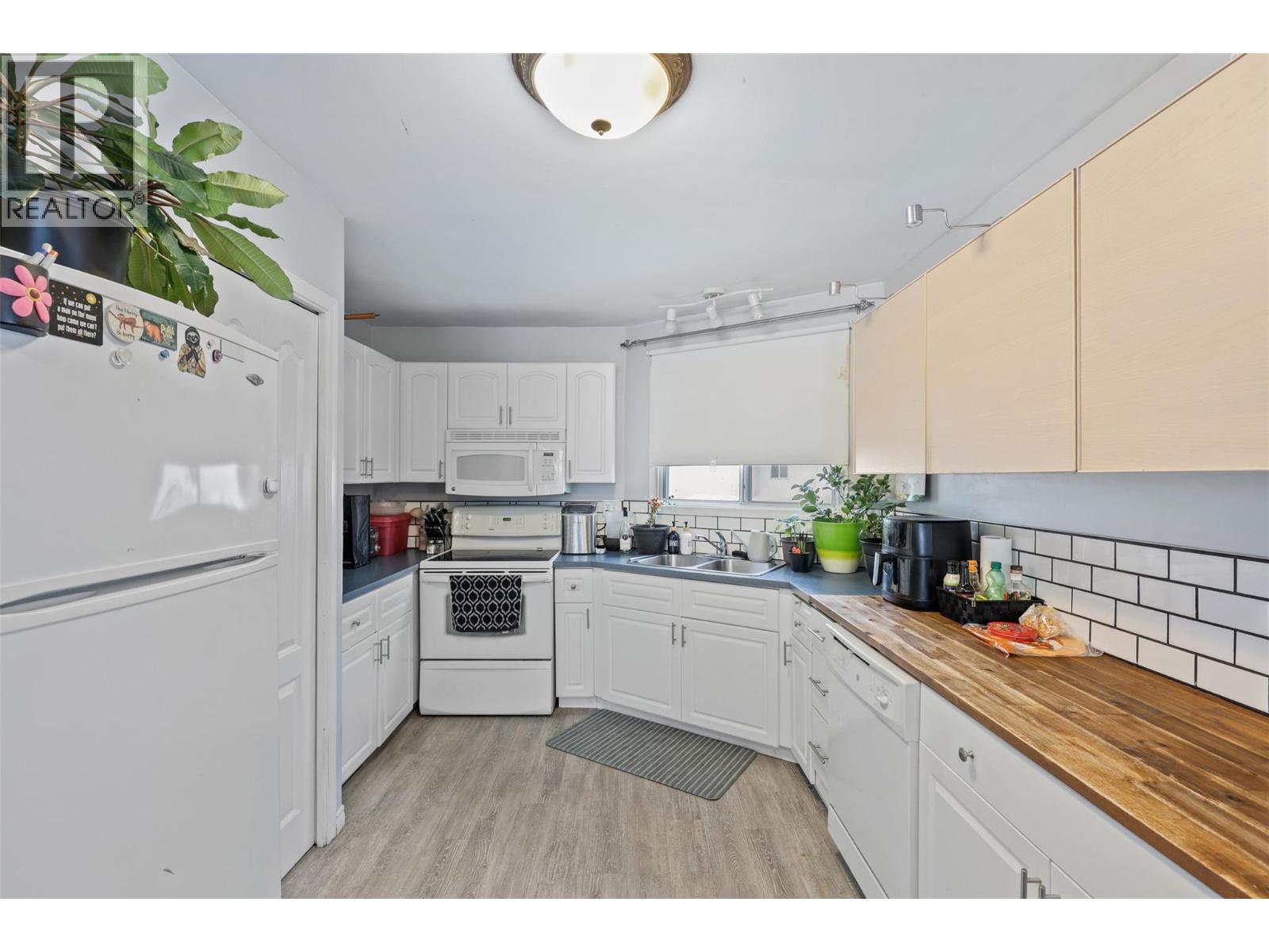 2667 Young Place, Kamloops, British Columbia  V2B 8A4 - Photo 4 - 10370409