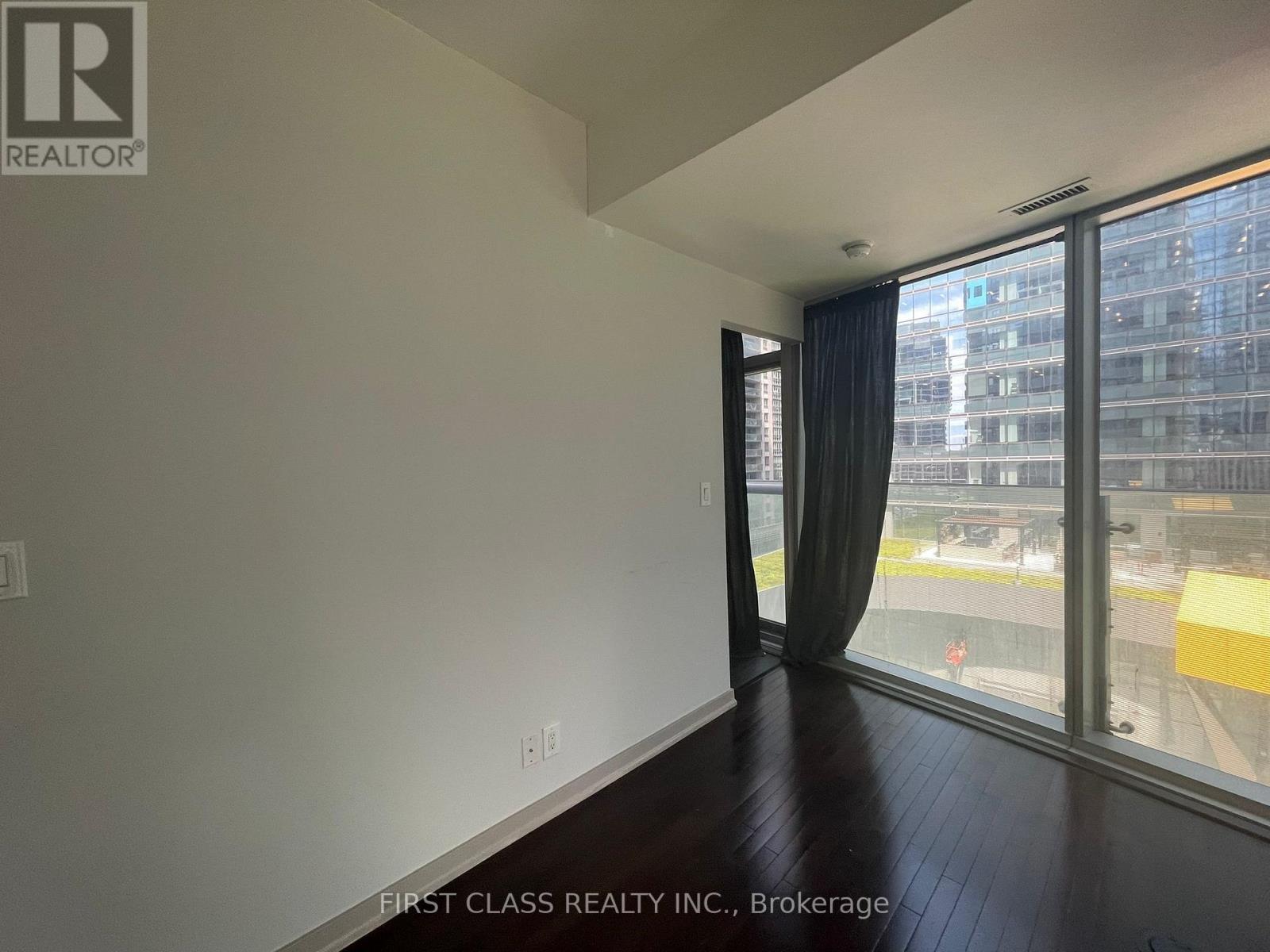 510 - 12 York Street, Toronto, Ontario  M5J 0A9 - Photo 9 - C12598672