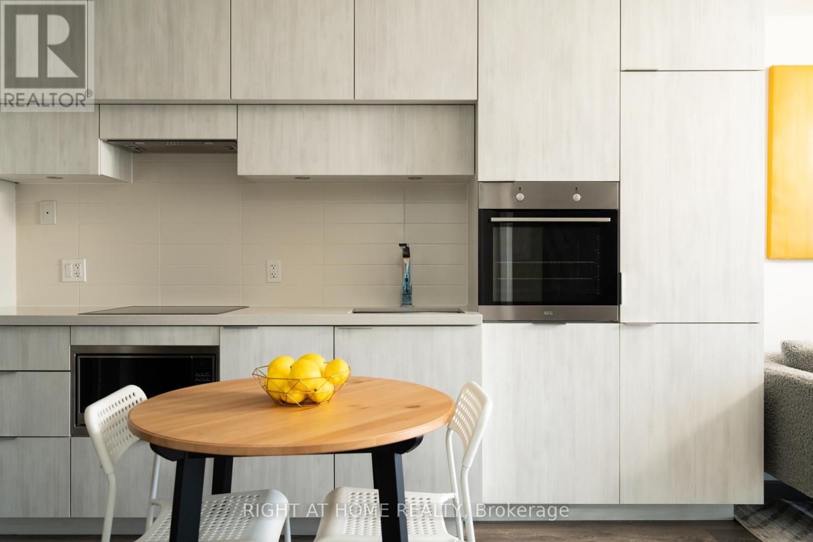 5703 - 8 Eglinton Avenue E, Toronto, Ontario  M4P 0C1 - Photo 11 - C12598700