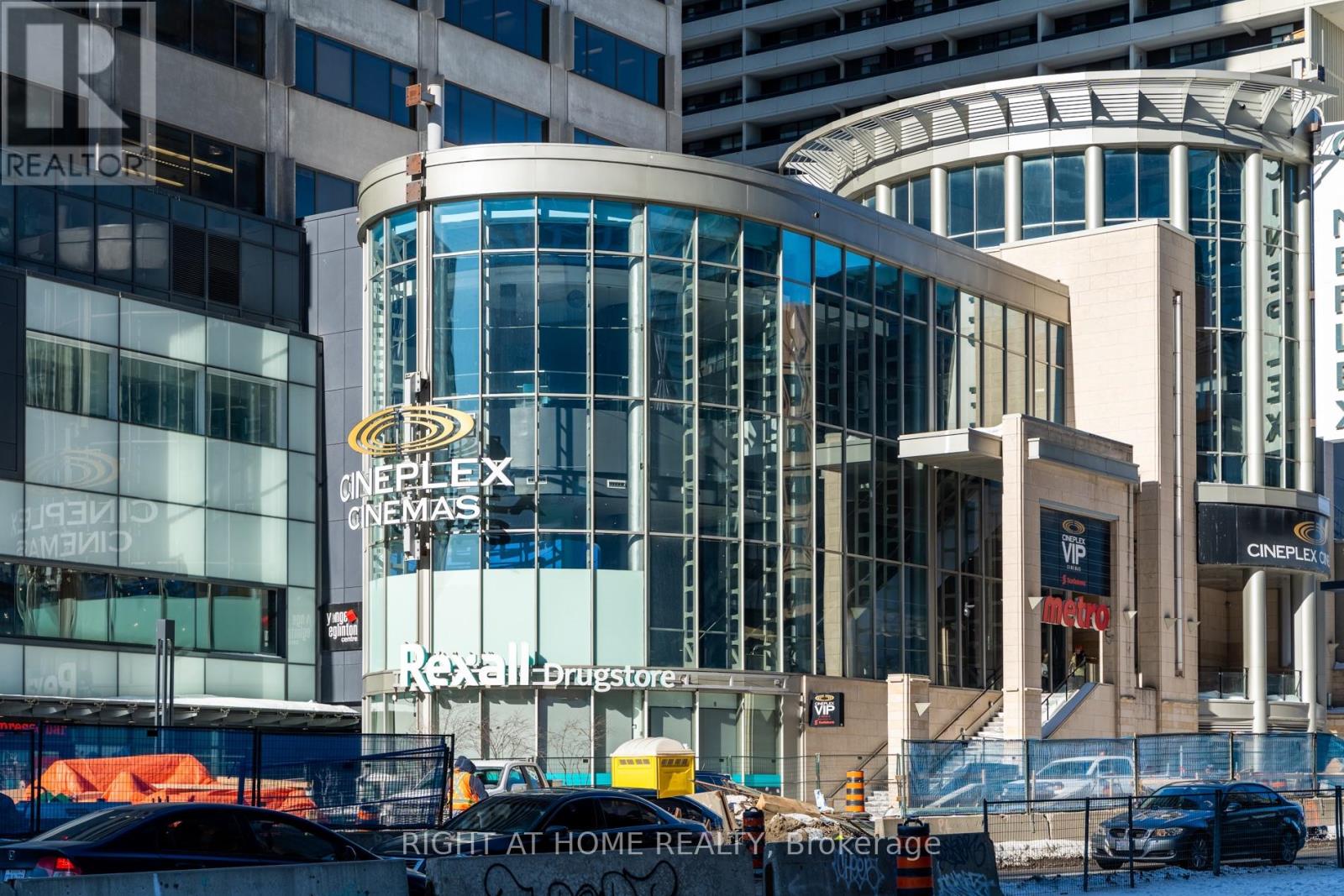 5703 - 8 Eglinton Avenue E, Toronto, Ontario  M4P 0C1 - Photo 2 - C12598700