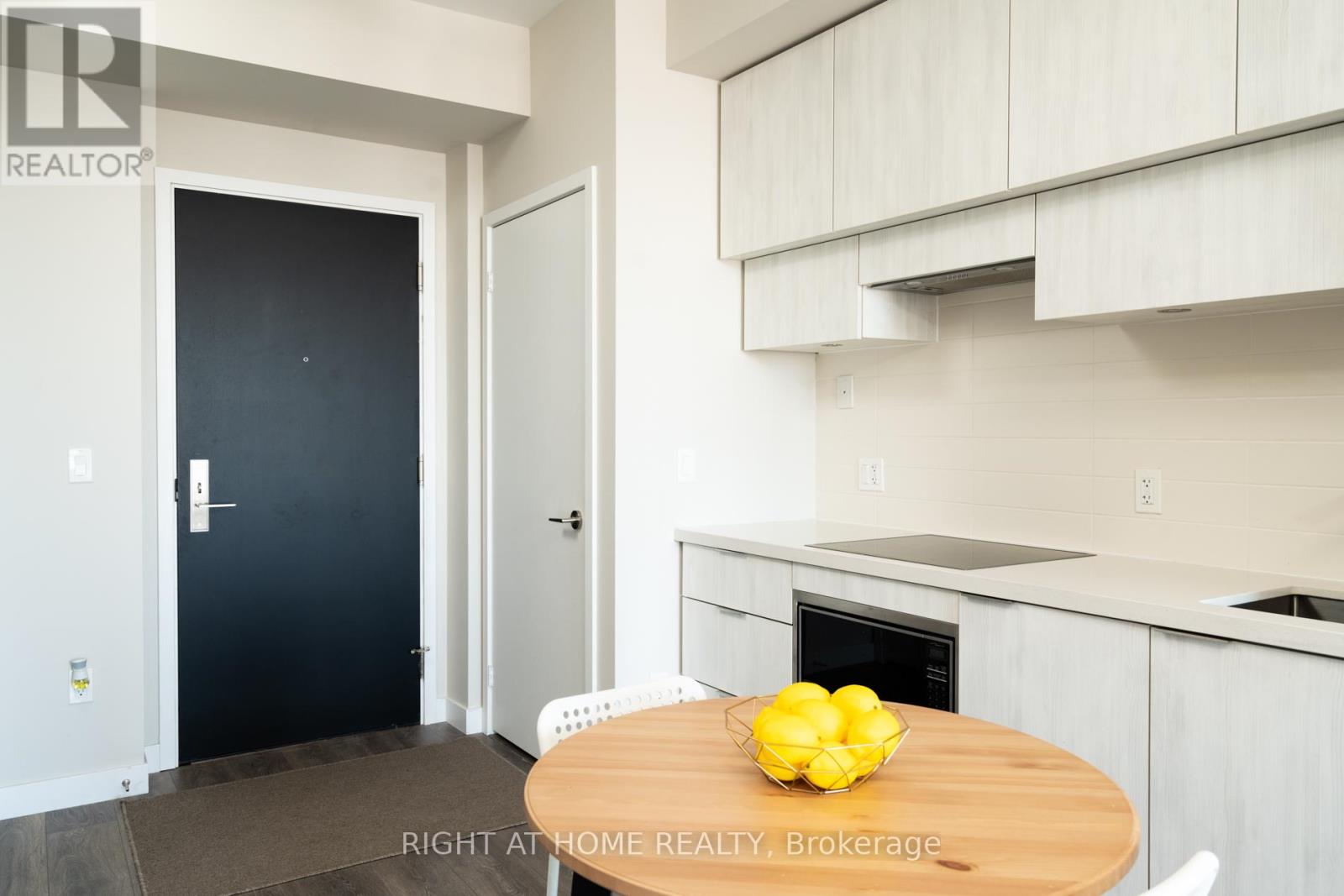 5703 - 8 Eglinton Avenue E, Toronto, Ontario  M4P 0C1 - Photo 6 - C12598700