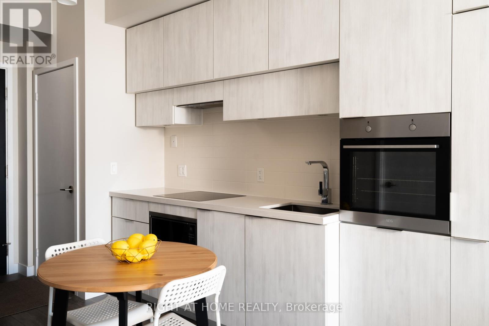 5703 - 8 Eglinton Avenue E, Toronto, Ontario  M4P 0C1 - Photo 8 - C12598700