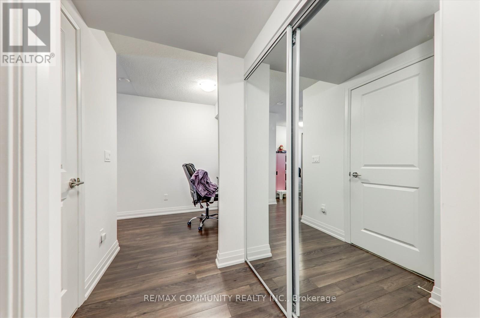 2010 - 20 Meadowglen Place, Toronto, Ontario  M1G 0A9 - Photo 10 - E12598618