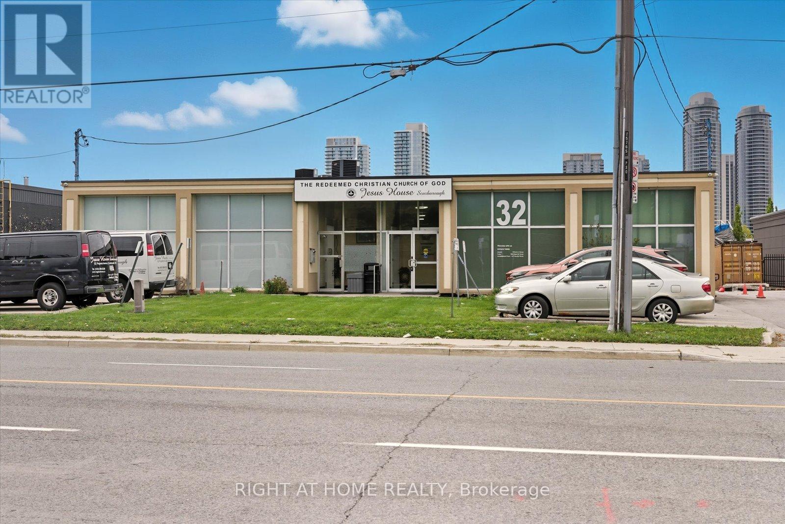 30-32 Progress Avenue, Toronto, Ontario  M1P 2Y4 - Photo 2 - E12598780