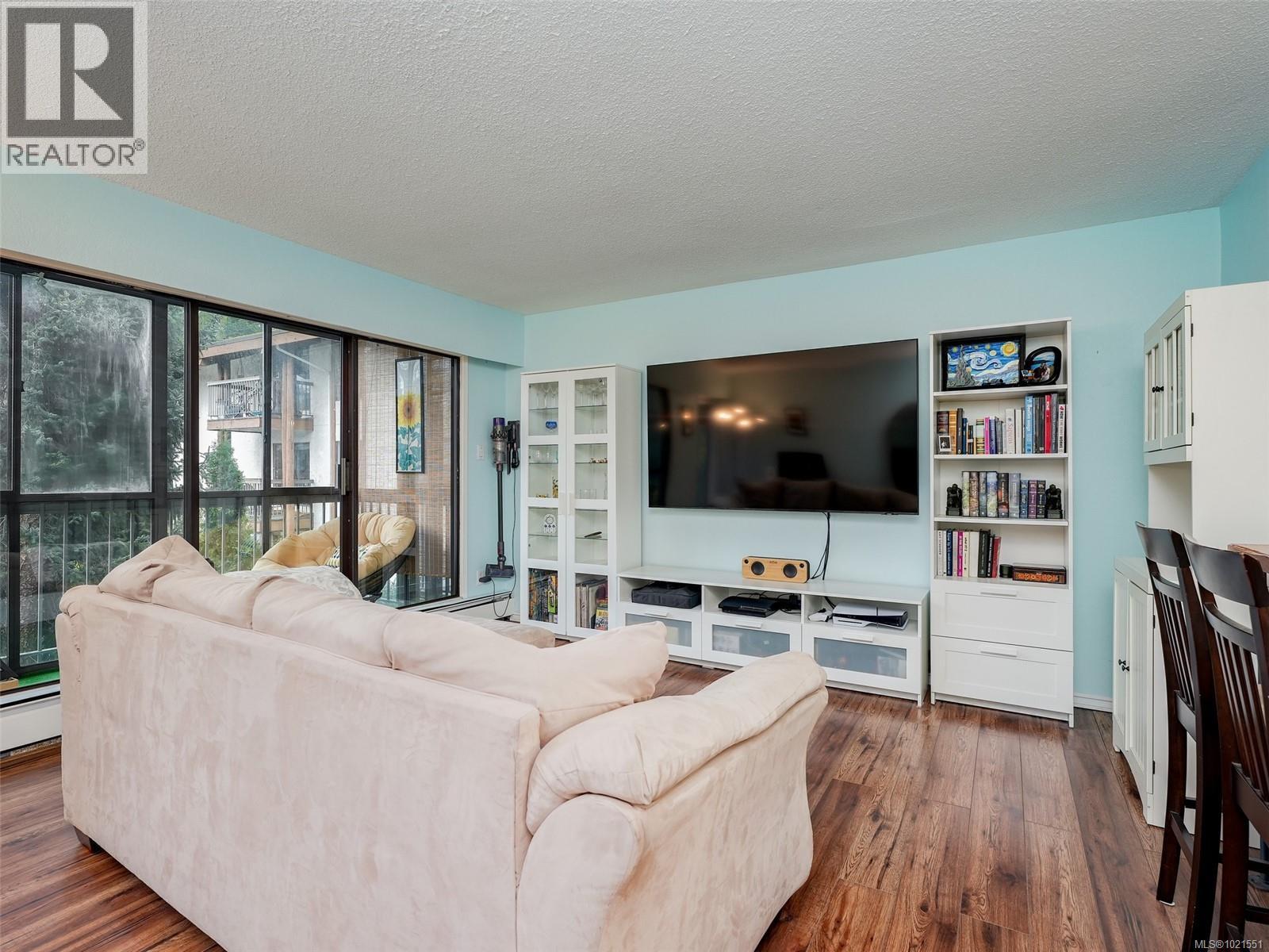 302 1005 Mckenzie Ave, Saanich, British Columbia V8X 4A9 - Photo 2 - 1021551