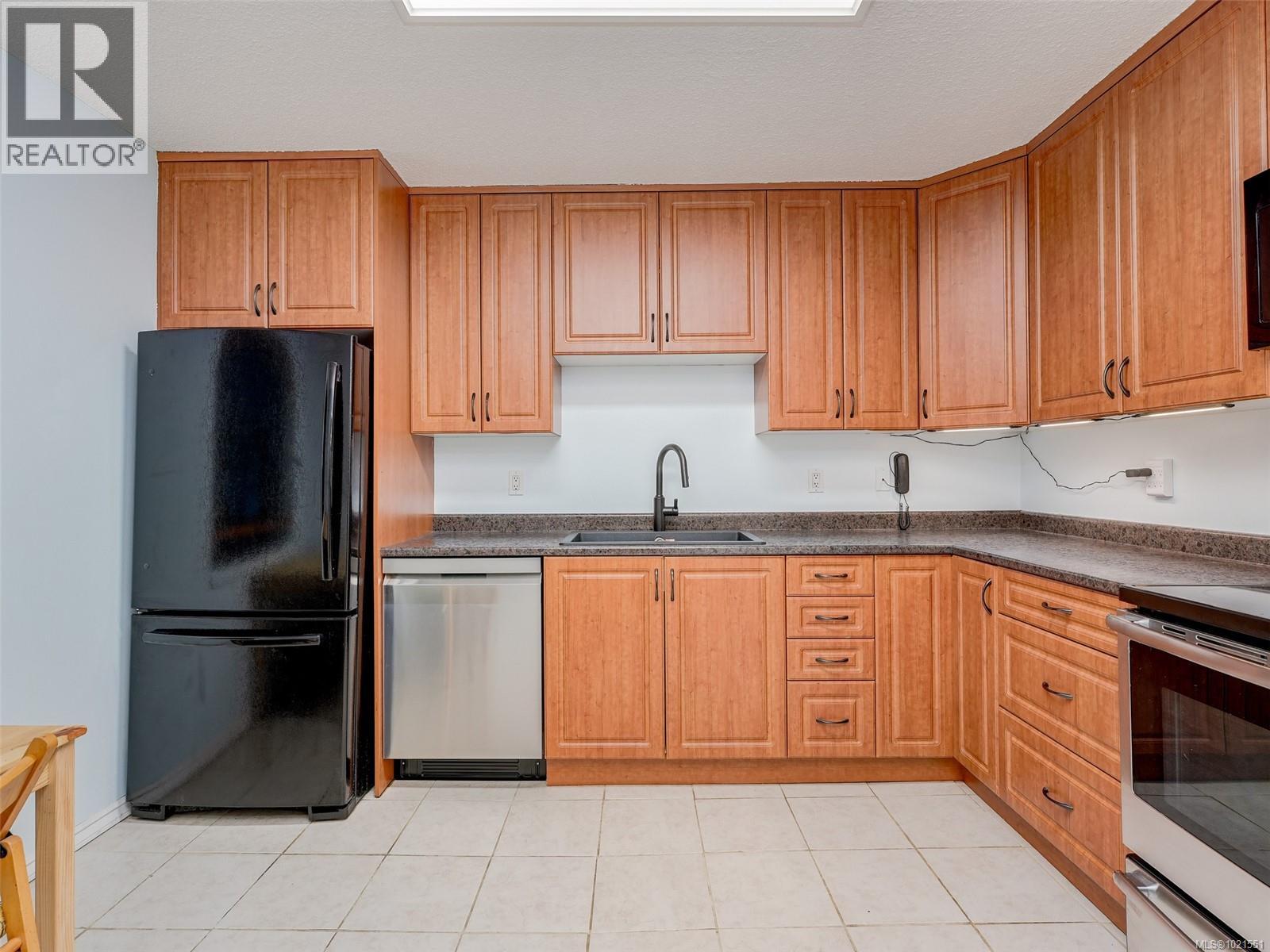 302 1005 Mckenzie Ave, Saanich, British Columbia V8X 4A9 - Photo 8 - 1021551