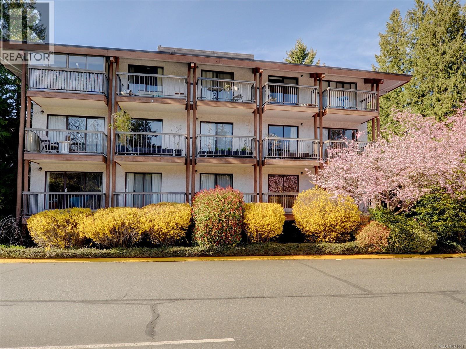 302 1005 McKenzie Ave, Saanich, British Columbia