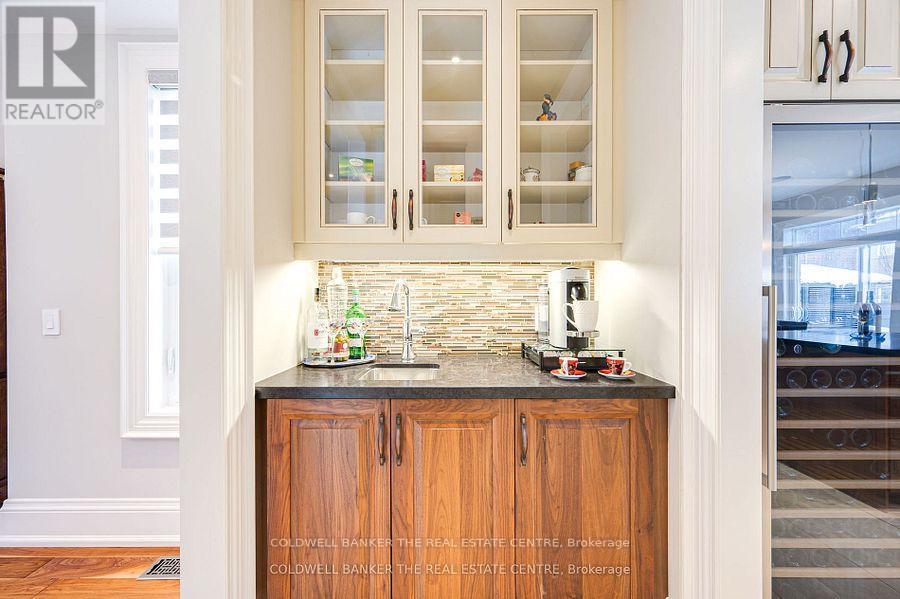 59 Leith Drive, Bradford West Gwillimbury, Ontario  L3Z 0V6 - Photo 4 - N12598690