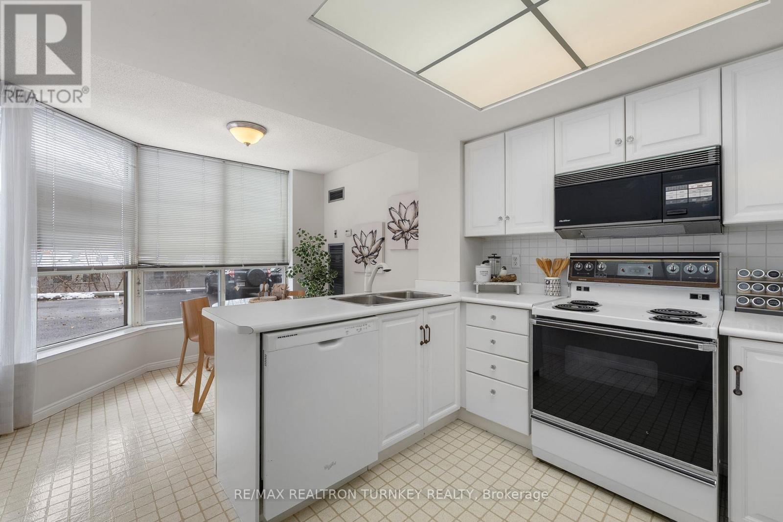 114 - 14924 Yonge Street, Aurora, Ontario  L4G 6H7 - Photo 10 - N12598730