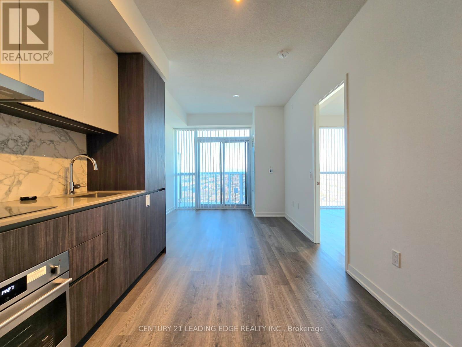 3305 - 8 Interchange Way, Vaughan, Ontario  L4K 5Z7 - Photo 1 - N12598772