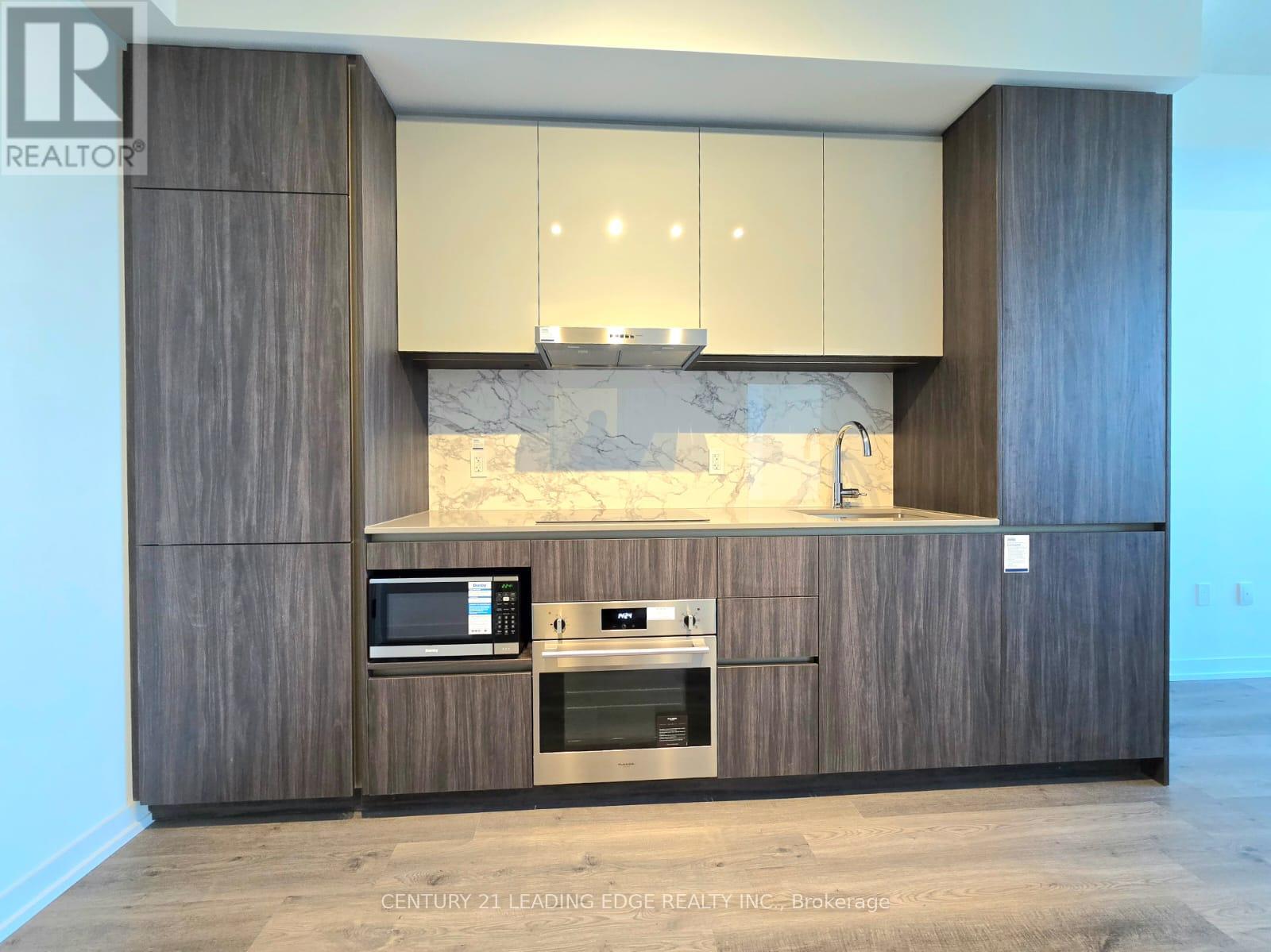 3305 - 8 Interchange Way, Vaughan, Ontario  L4K 5Z7 - Photo 4 - N12598772