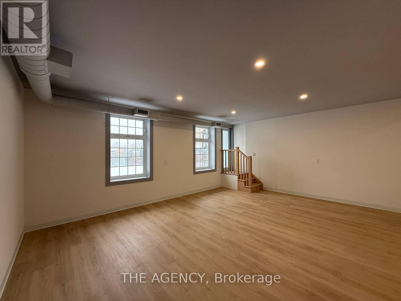 2ND - 221 MAIN STREET S, Newmarket, Ontario