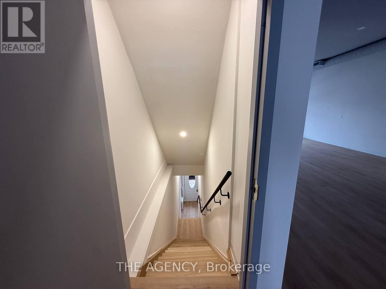 2nd - 221 Main Street S, Newmarket, Ontario  L3Y 3Y9 - Photo 4 - N12598786