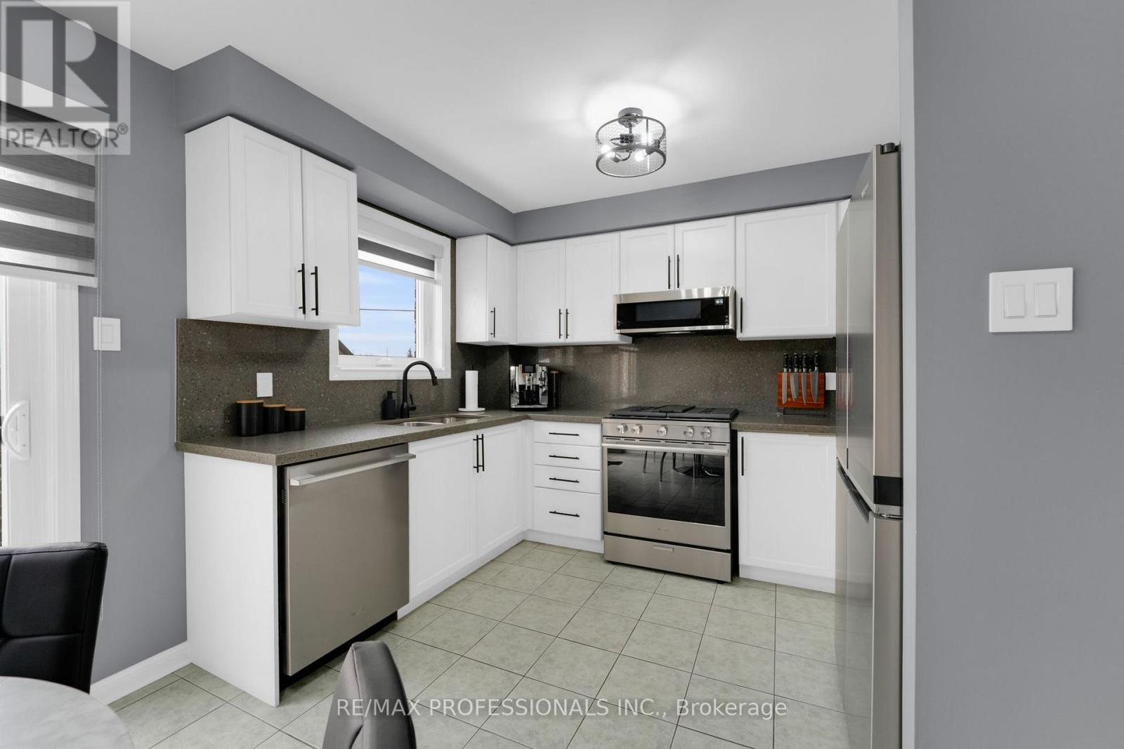 6 Lilac Avenue, Toronto, Ontario  M9M 1G3 - Photo 22 - W12598288