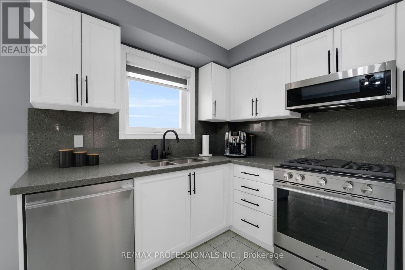 6 Lilac Avenue, Toronto, Ontario  M9M 1G3 - Photo 24 - W12598288