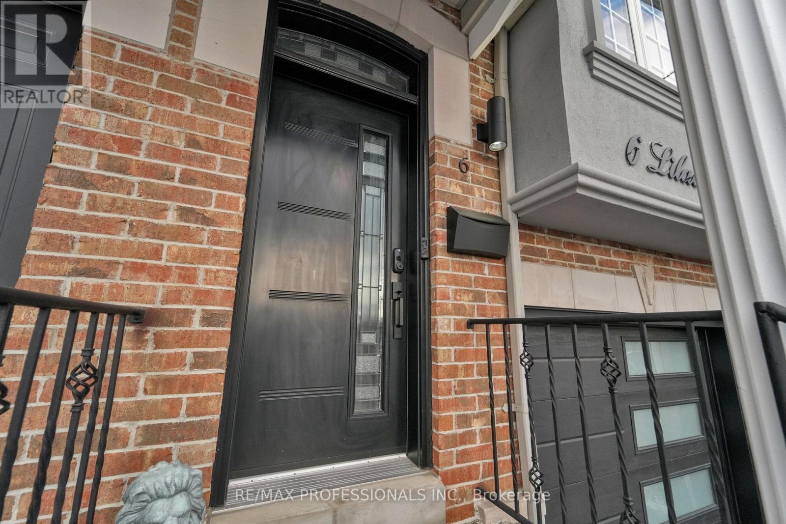 6 Lilac Avenue, Toronto, Ontario  M9M 1G3 - Photo 8 - W12598288