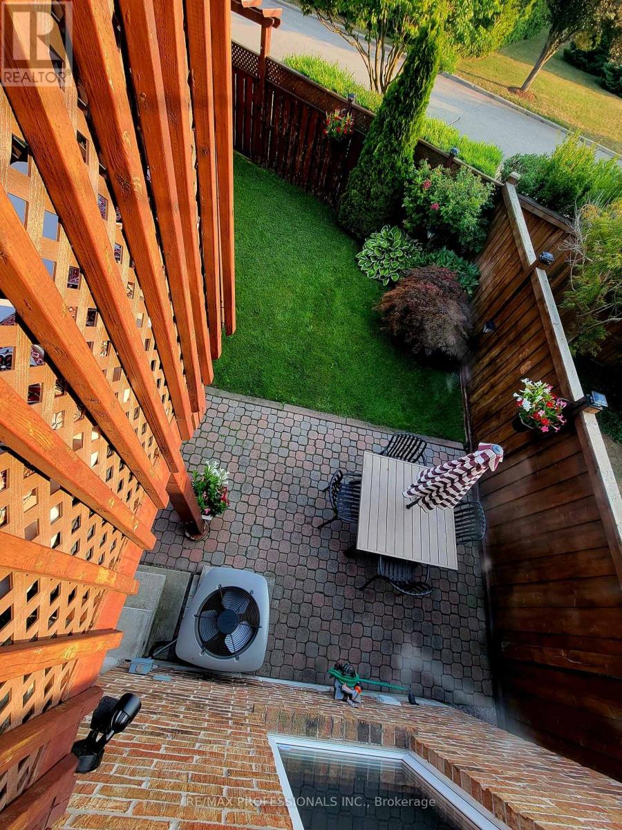 6 Lilac Avenue, Toronto, Ontario  M9M 1G3 - Photo 44 - W12598288