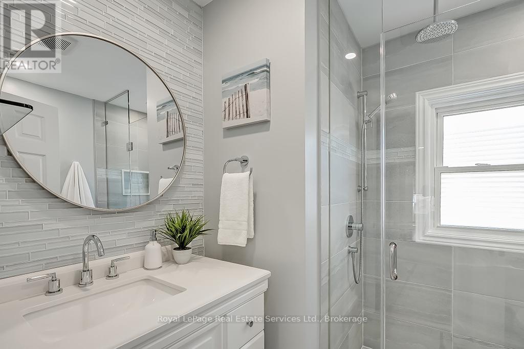 1225 Old Post Drive, Oakville, Ontario  L6M 1A5 - Photo 36 - W12598936