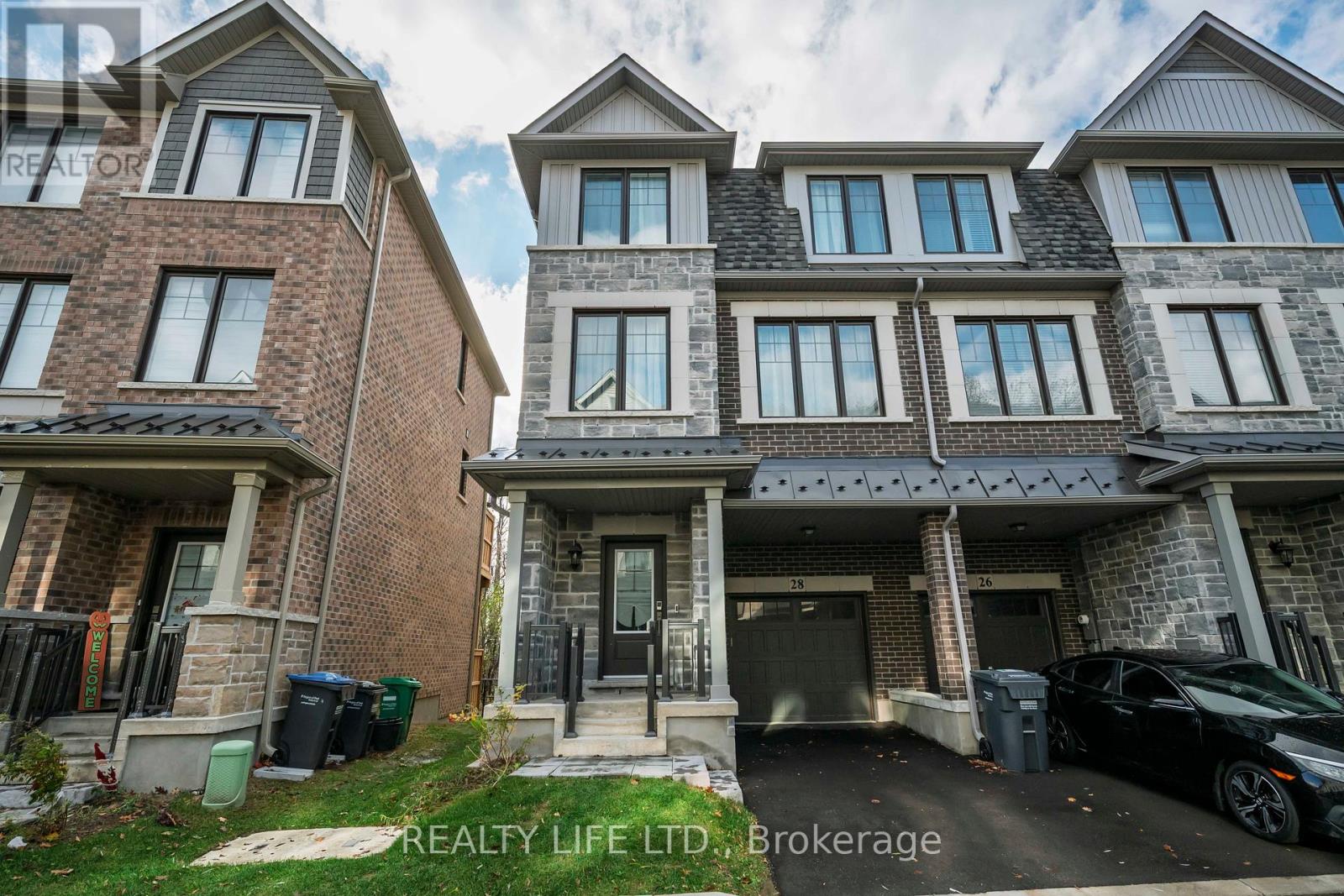 28 Folcroft Street, Brampton, Ontario  L6Y 6L3 - Photo 1 - W12598646