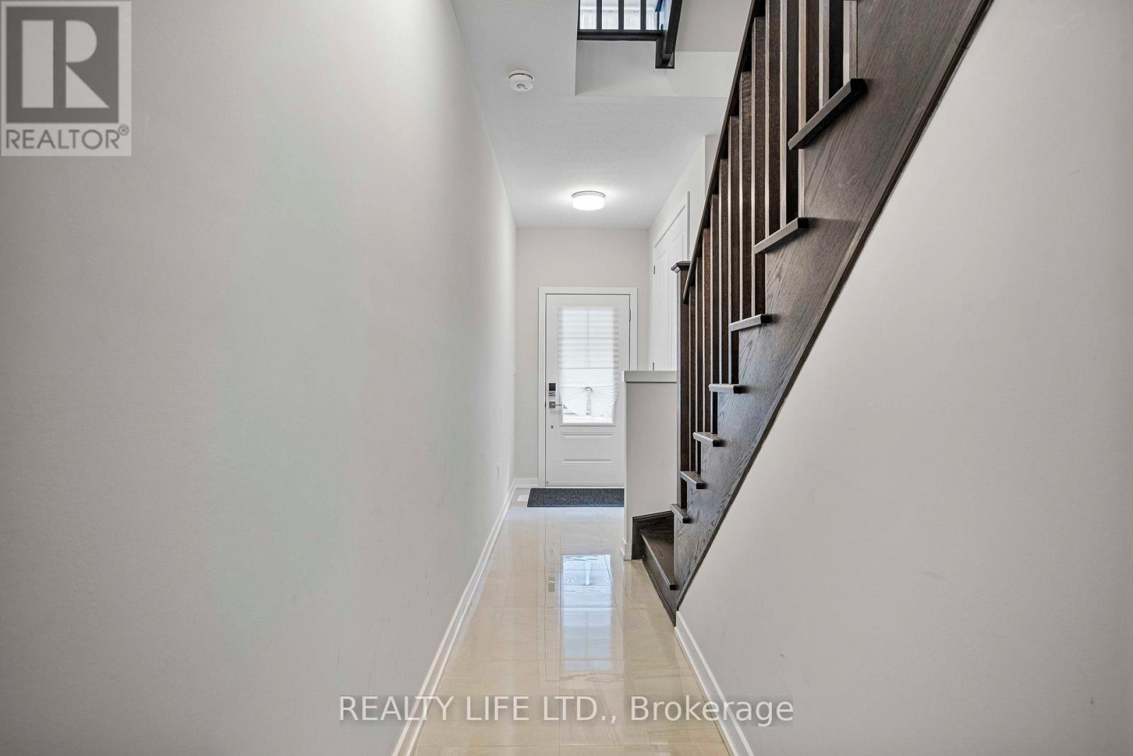 28 Folcroft Street, Brampton, Ontario  L6Y 6L3 - Photo 3 - W12598646