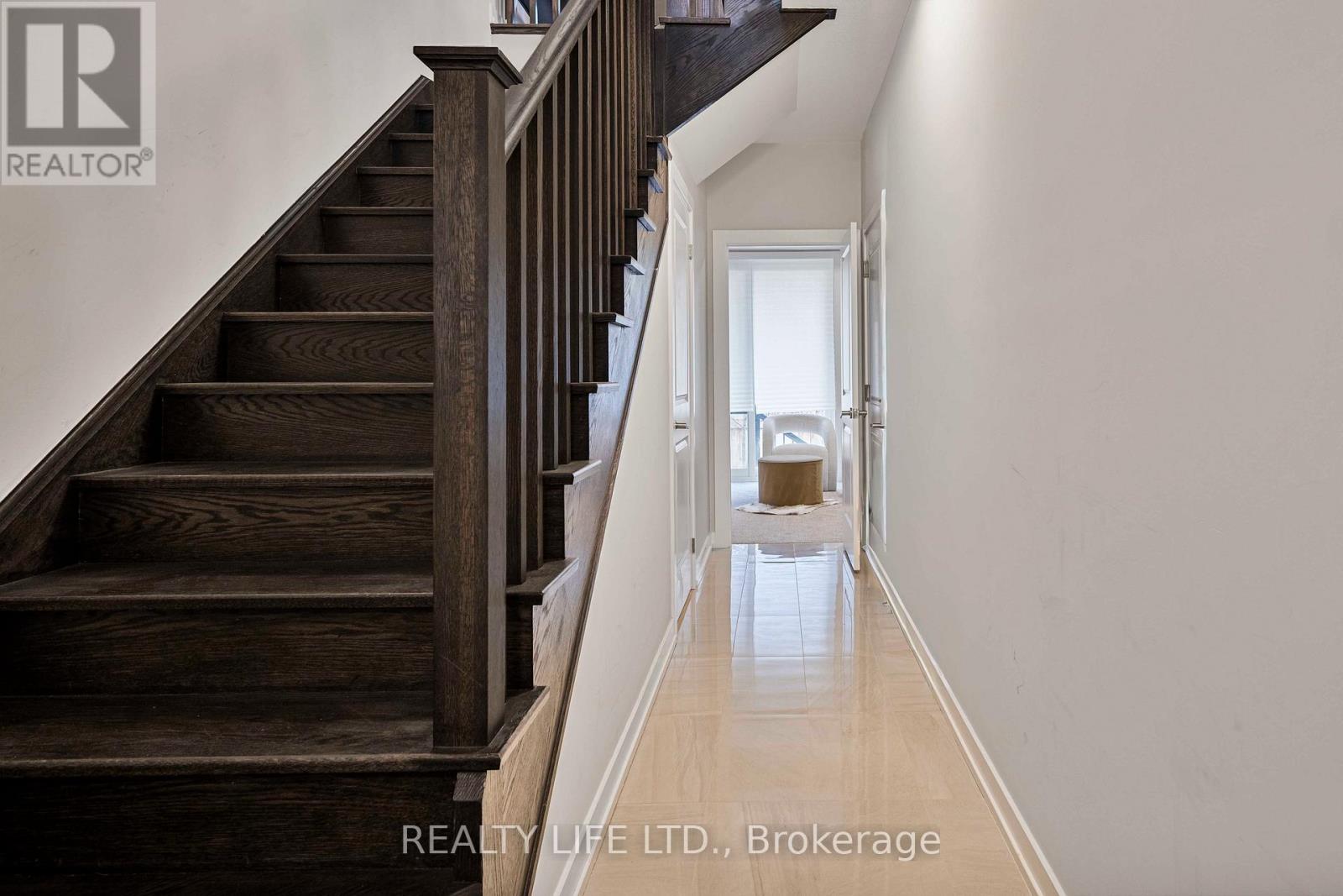 28 Folcroft Street, Brampton, Ontario  L6Y 6L3 - Photo 4 - W12598646