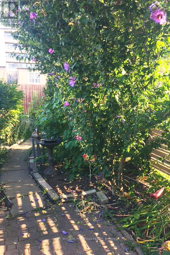 97 Livingstone Avenue, Toronto, Ontario  M6E 2L7 - Photo 14 - W12598660